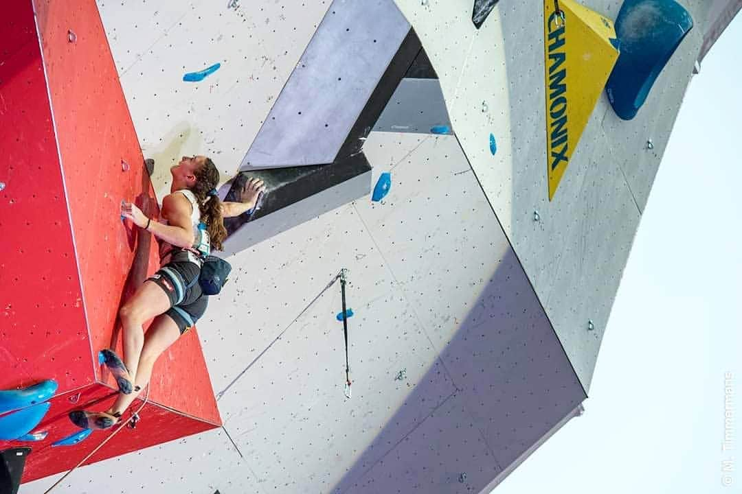 ハンナ・シューベルトのインスタグラム：「Climbing in the worldcup final in chamonix 2018 was a dream come true!😻 But also every other year, no matter how bad or well I did in the comp, Chamonix was always a pleasure and definitely one of my favorite comps of the season! :) Miss all these girls aswell⬆️😔 Hopefully we can all be back there next year😌💪」