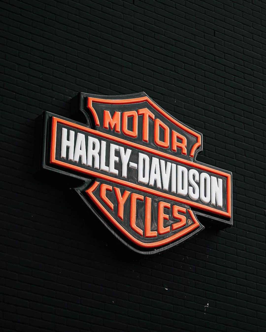 ニッキー・ロメロさんのインスタグラム写真 - (ニッキー・ロメロInstagram)「Super excited to be invited to pick up the worlds first fully electric Harley Davidson LiveWire ! What do u think ! 💨」7月12日 1時48分 - nickyromero