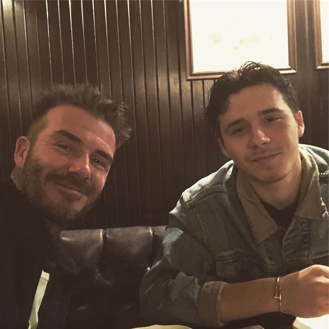 E! Onlineさんのインスタグラム写真 - (E! OnlineInstagram)「We know Brooklyn Beckham only confirmed his engagement today, but we’re kicking ⚽️ ff the wedding planning by saying having his dad as his best man would be #Goals. 🥅 (📷:Instagram)」7月12日 1時50分 - enews