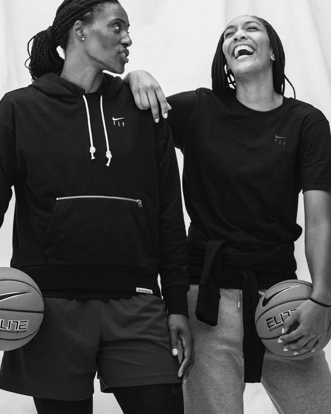 Nike Womenさんのインスタグラム写真 - (Nike WomenInstagram)「As WNBA players—hold for applause—Sylvia Fowles (@sylvia_fowles) & A’ja Wilson (@aja22wilson) surrounded by female coolness every👏single👏day👏. But it goes even deeper than that: their inspo to keep it movin comes from the past and future generations of women on the court. ⠀ Unsurprisingly, they’re pretty into Swoosh Fly —a lifestyle + performance collection made for the ladies 😎 In A’ja’s words: “Swoosh Fly is a moment to finally say we have something that’s our own. We don’t need to share it with the guys.”」7月12日 2時05分 - nikewomen