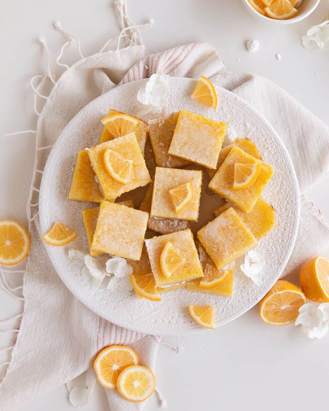 The Little Marketさんのインスタグラム写真 - (The Little MarketInstagram)「When life gives you lemons, follow @amanda.wilens’ Lemon Bar recipe and add some zest to your life! Link in bio for the recipe.」7月12日 2時06分 - thelittlemarket