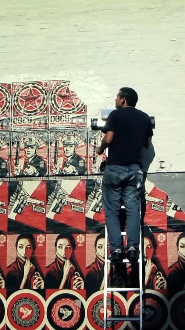 Shepard Faireyのインスタグラム：「I'm honored to be a part of "Humanity Stoked," a new non-profit, skateboarding documentary produced by Michael Ien Cohen, featuring @TonyHawk, @TonyAlva1957, @LizzieArmanto @BobBurnquist, @VanessaTorres, @TheMuska, @bthurstonanderson, myself, and many more. Unlike any other skateboarding film, "Humanity Stoked" is an exploration into the challenges of moving humanity forward, as seen through the eyes of the world's most iconic professional skaters, activists, scientists, artists, musicians, and educators. All of them share unique experiences and perspectives shaped by their love of skateboarding. The film focuses on what we can learn from them, and surprising insights, and encourages viewers to fight for positive change in the world. The conversations focus on human rights, LGBTQ rights, racial equality, what we teach children about fear, environmental protection, giving back, the value of science, art and music in education and society, drug addiction and recovery, mental health, and more.  ⠀⠀⠀⠀⠀⠀⠀⠀⠀⁣ Be sure to follow @HumanityStoked for special clips, BTS photos, and more info! Visit www.HumanityStoked.com for more details, to donate to their project, and to check out the full cast! Thanks for caring. -Shepard」