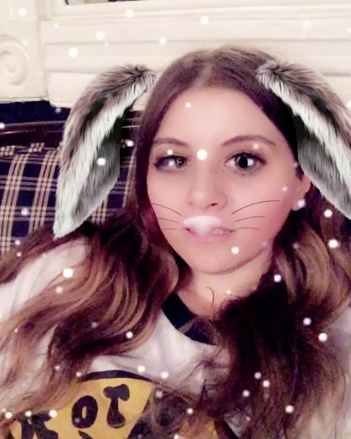 ベスト・コーストのインスタグラム：「remember when we put an album out in February????? my oh my how everything has changed (literally) since then. ⁣ ⁣ last night i was feeling nostalgic and remembered I used to have a secret snapchat so I went and looked and found these videos of us in January of 2017 recording the first version of “Everything Has Changed” with our friend @xseancookx. it reminded me of how loooooooooong the process of making Always Tomorrow really took. ⁣ ⁣ I felt sad because I can’t lie, it feels pretty shitty to work on something for almost 5 years and have so many plans for it and then the universe has other plans and you have no choice but to just sit there and accept that. However, that’s literally what this damn album is about, which sorta made me laugh, so I ended my pitty party and went to sleep. There’s much more important things going on in the world to be sad about, though I do believe we need to let ourselves feel whatever we gotta feel around the disappointment of this year not looking the way we expected it to.  ⁣ Anyway, here’s some silly videos of us working on “Everything Has Changed” after I first wrote it. Thanks for supporting it/us/Always Tomorrow from a distance. We have something fun and exciting coming for you in the next few weeks - stay tuned 💞」