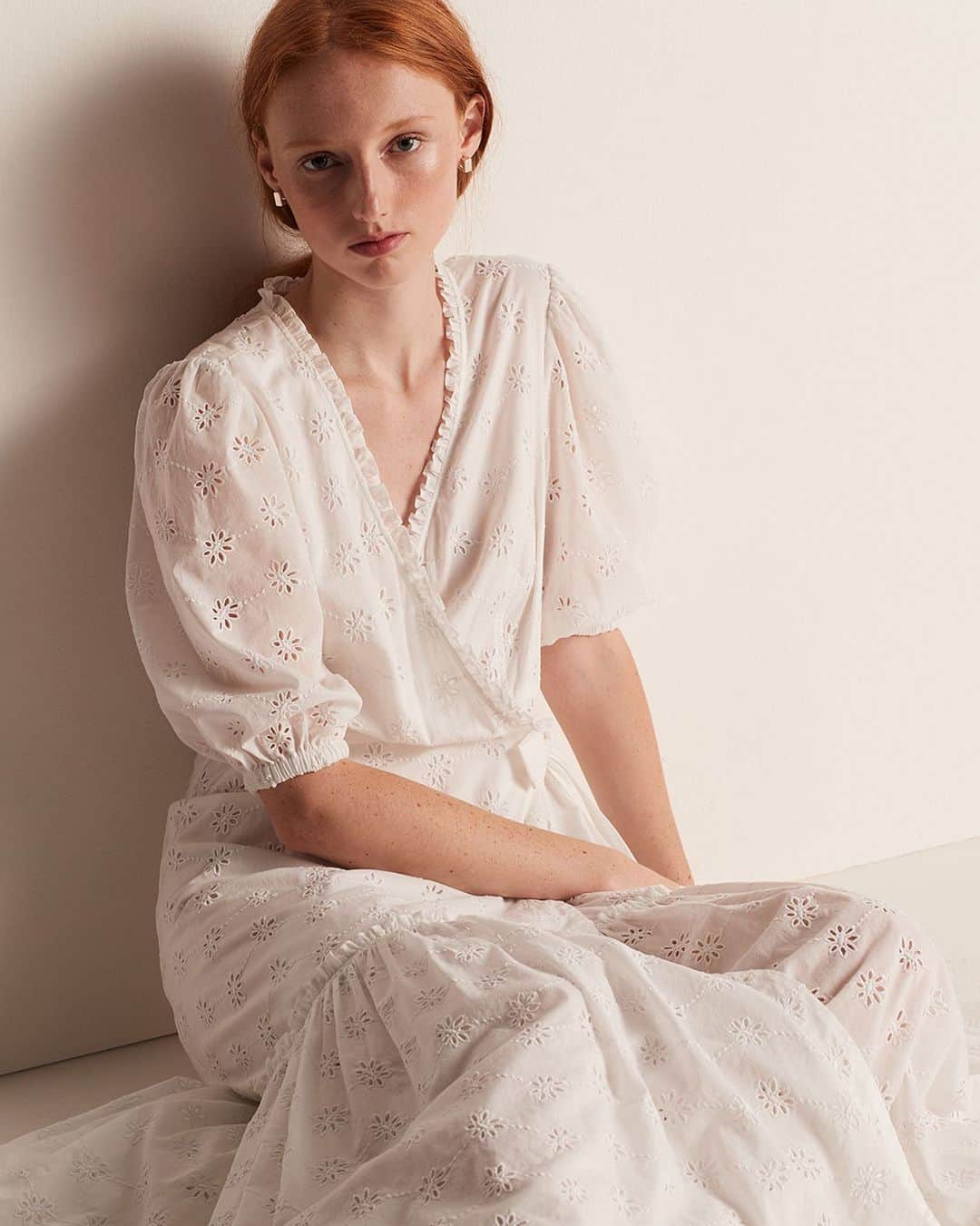 レベッカテイラーのインスタグラム：「New In: Summer Lightness. Breezy cotton fabrics, billowy sculpted shoulders, and delicate tiled patterns are the highlights of our latest collection.」