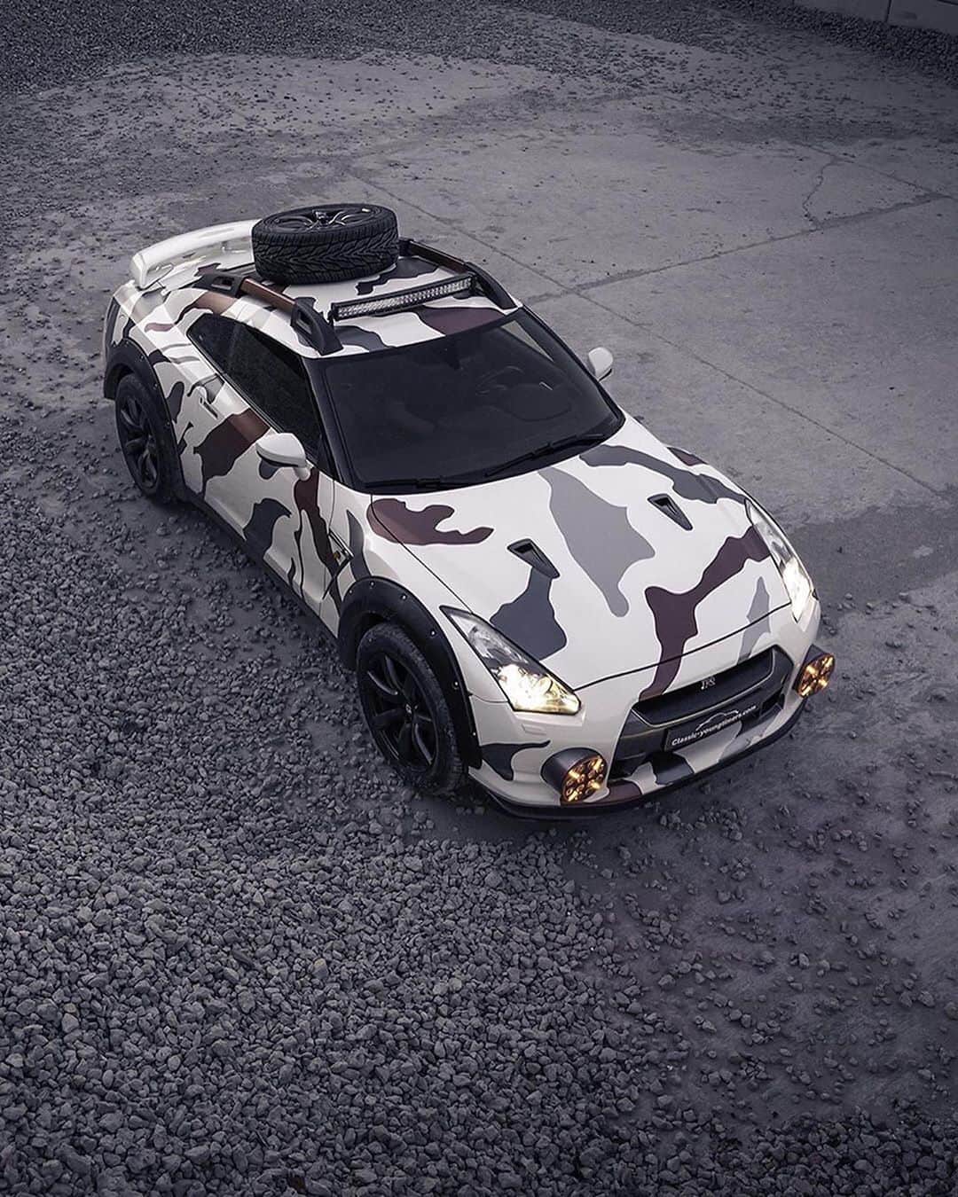 CarsWithoutLimitsさんのインスタグラム写真 - (CarsWithoutLimitsInstagram)「Off Road Ready #NissanGTR Photos @classicyoungtimers  #carswithoutlimits #gtr #r35」7月12日 2時36分 - carswithoutlimits