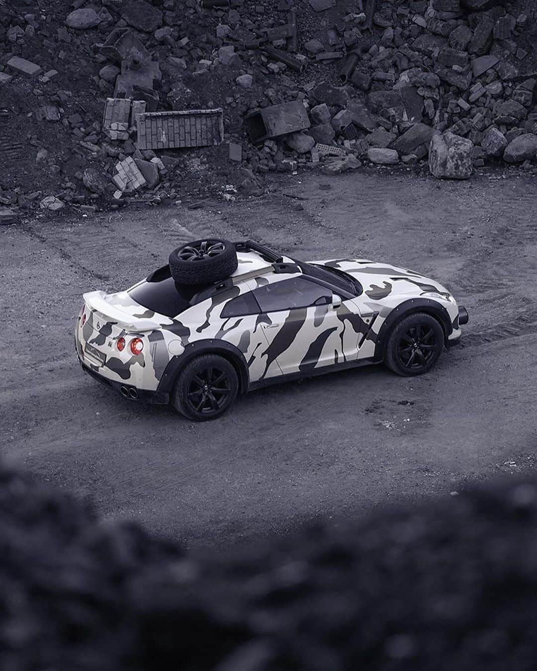 CarsWithoutLimitsさんのインスタグラム写真 - (CarsWithoutLimitsInstagram)「Off Road Ready #NissanGTR Photos @classicyoungtimers  #carswithoutlimits #gtr #r35」7月12日 2時36分 - carswithoutlimits