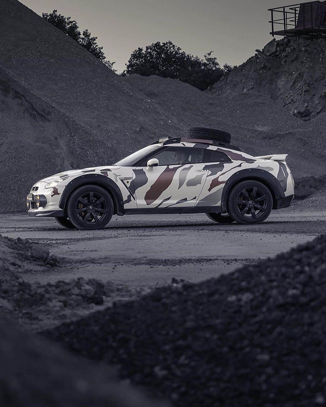 CarsWithoutLimitsさんのインスタグラム写真 - (CarsWithoutLimitsInstagram)「Off Road Ready #NissanGTR Photos @classicyoungtimers  #carswithoutlimits #gtr #r35」7月12日 2時36分 - carswithoutlimits