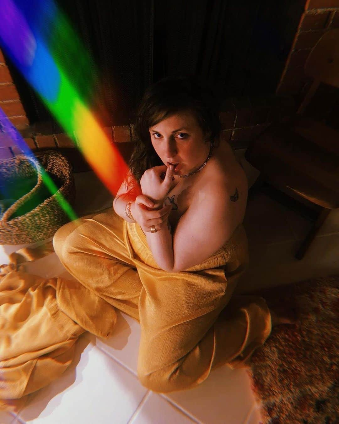 レナ・ダナムさんのインスタグラム写真 - (レナ・ダナムInstagram)「Since quarantine started, I’ve been seeing rainbows everywhere. I used to think they were just cheesy stickers. Now I think they really are a symbol of unity and joy. 🌈 Who else is getting sentimental in their old age?」7月12日 2時54分 - lenadunham