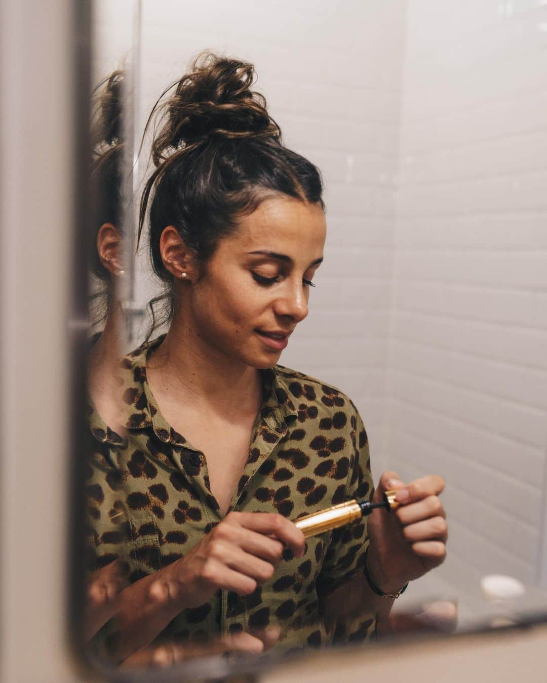 Camille LAUSさんのインスタグラム写真 - (Camille LAUSInstagram)「Getting ready for a ladies night 💄Excited to spend some good time with my friends after a great week of training 💪🏼   #girlsnight #nightout #saturday #fun #friends #goodtime #actbeautiful #botanicalbeauty #yvesrocherbelgium #makeup #bellerose #brussels #vitamsport   ©️ @vitam_sport」7月12日 2時58分 - camillelaus