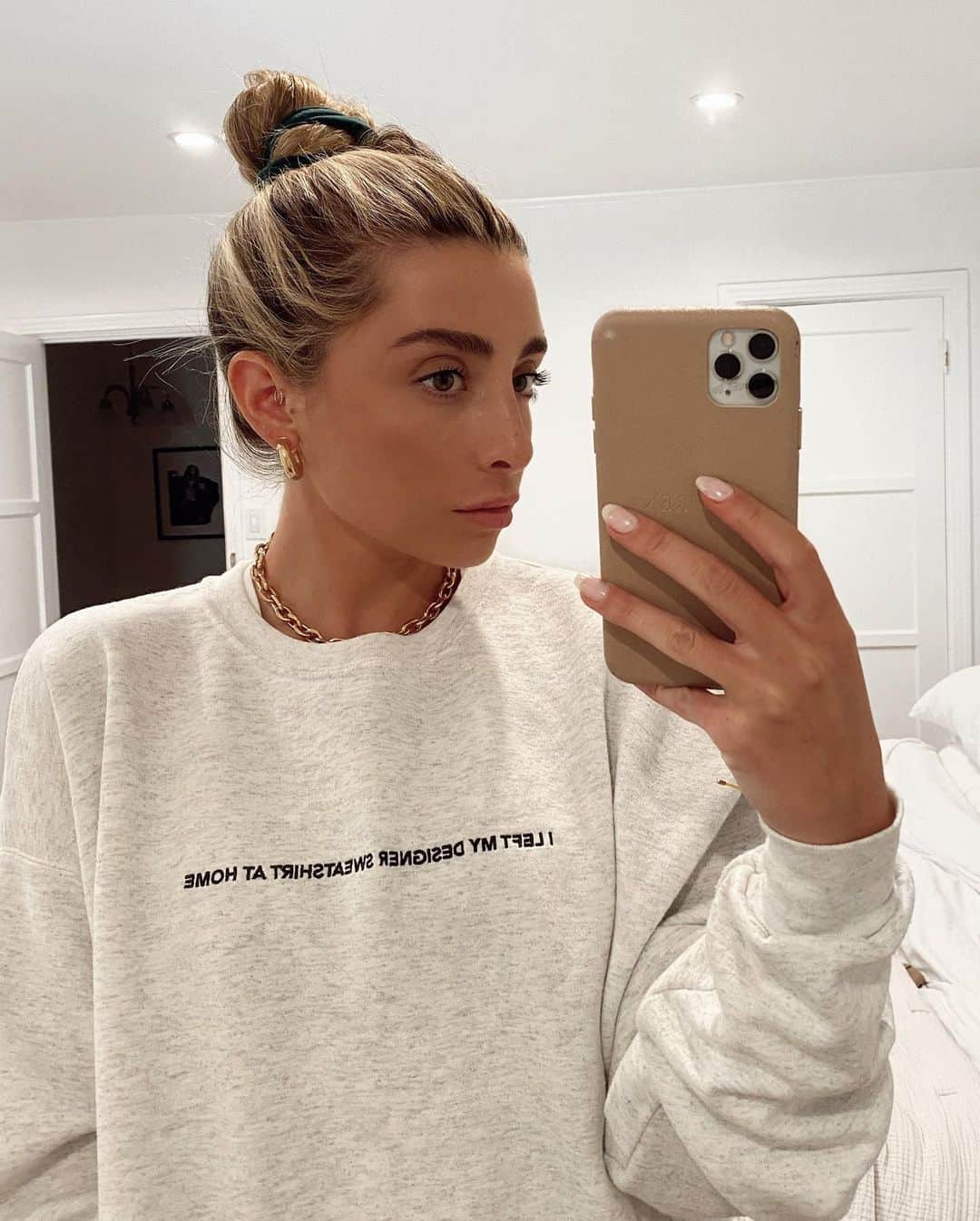 Lauren Elizabethさんのインスタグラム写真 - (Lauren ElizabethInstagram)「Pure relief and joy 🖤 thank you from the bottom of my heart for your support, messages, and comments. Apart of my healing process was truly just being honest so i can continue to create. I was not expecting a response so powerful that it would actually impact my recovery on this level so THANK YOU i can’t even write a caption to express my gratitude & do it justice. Thank you for empowering me & making me feel that being sober is cool 🖤🥺 (i cant believe I’m even writing all this it’s still so weird 🥴🥴🤯🤯😬🤢)」7月12日 3時14分 - laurenelizabeth