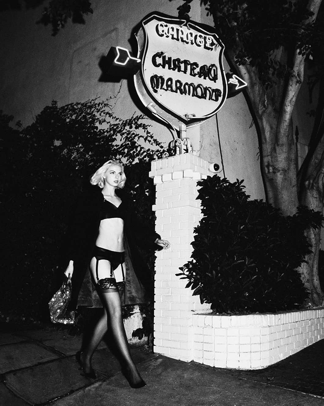 タイラー・シールズのインスタグラム：「Money can’t buy class, but it can buy you dinner at a fancy restaurant. Years ago I did a series called @thedirtysideofglamour inspired by my first time at The Chataue, this is an homage to that night and the late great Helmut Newton who died only 10 feet from where this photo was taken. The film I shot this on gives this a feeling and a tone where it could have been taken 2 days ago or 20 years ago. Please give me your best caption for this photo below I will post some of my favorites on my story...」