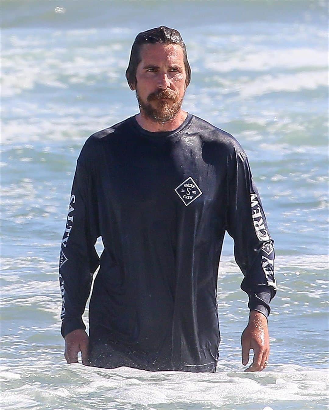 Just Jaredさんのインスタグラム写真 - (Just JaredInstagram)「Christian Bale spends another day at the beach for some bodyboarding.  #ChristianBale Photos: Backgrid」7月12日 3時31分 - justjared