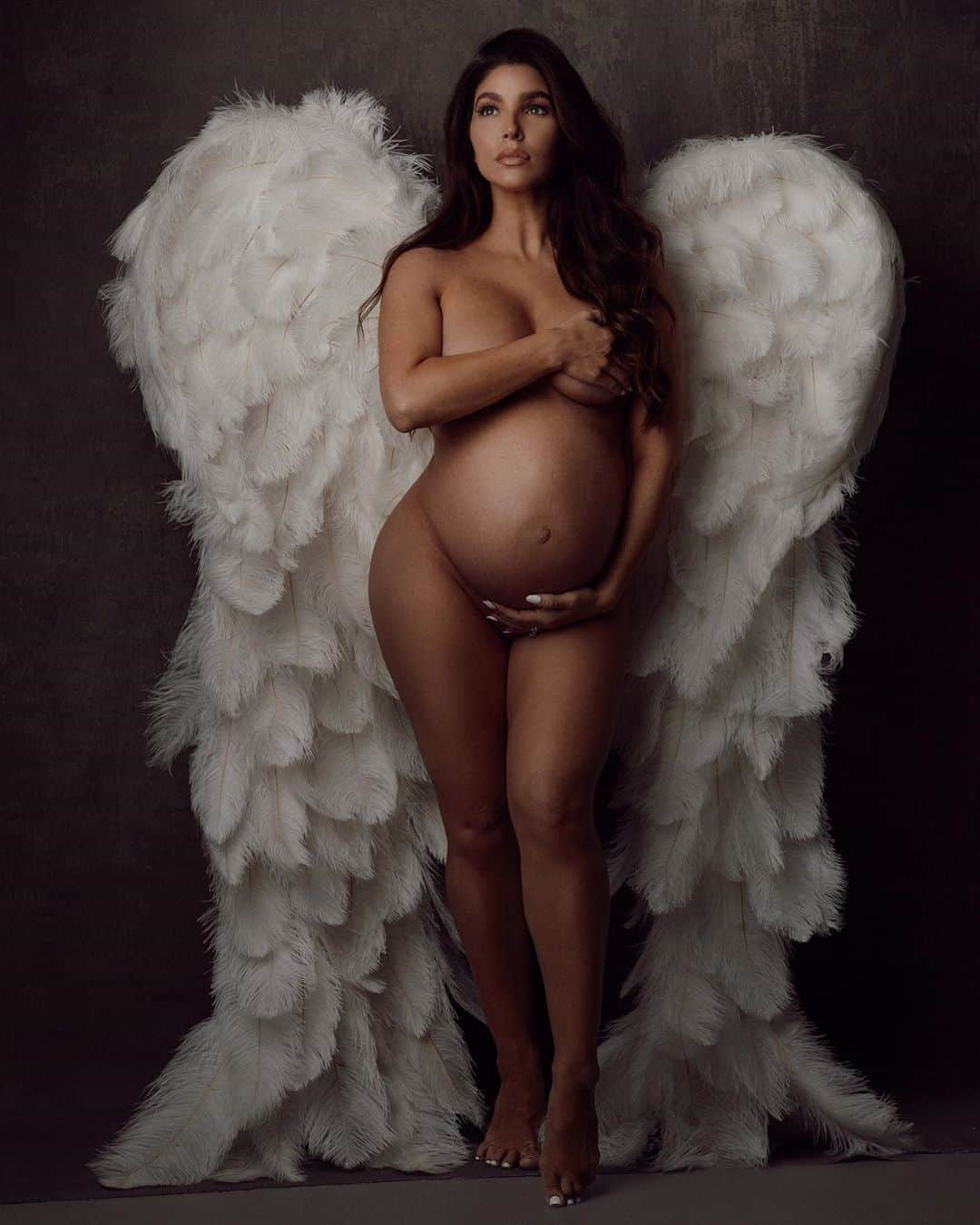 メリッサ・モリナロさんのインスタグラム写真 - (メリッサ・モリナロInstagram)「Patiently waiting for our miracle👶🏼 photo by my girl @patty.othon perfect timing love🤍you! Wings @leahmariacouture」7月12日 3時31分 - melissamolinaro