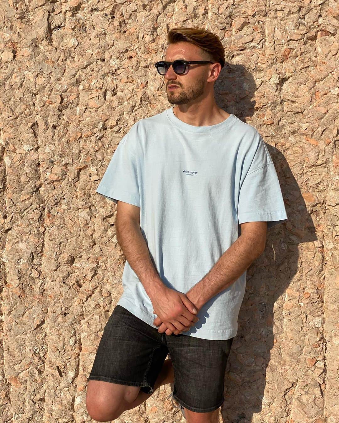 のインスタグラム：「😎」