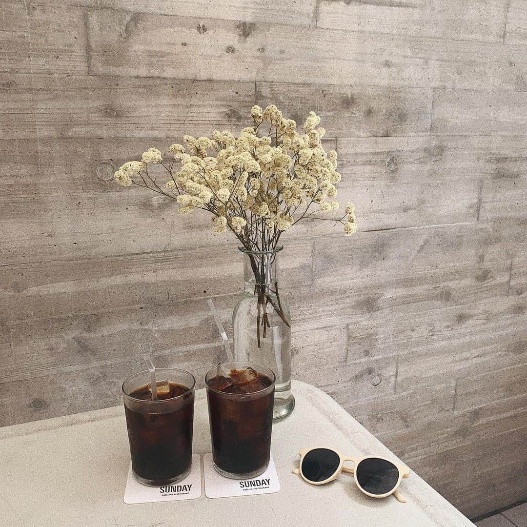 ひこ乃さんのインスタグラム写真 - (ひこ乃Instagram)「⠀ ⠀ 夏の外撮影はキツイ🥵 お気に入りのカフェで休憩~ アイスコーヒーが美味しい季節になってきたっっ 日曜日も頑張るぞい☺︎⠀ ⠀ #icedcoffee#아이스커피」7月12日 14時50分 - hikono0909