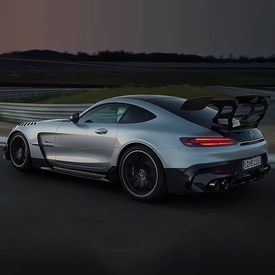 CARLiFESTYLEさんのインスタグラム写真 - (CARLiFESTYLEInstagram)「Thoughts on the 2021 Mercedes AMG GT Black Series BIG wing? #carlifestyle @mercedesamg」7月12日 13時25分 - carlifestyle