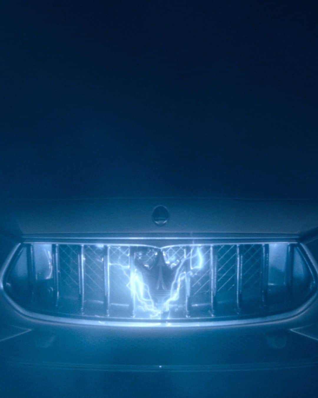 Maserati Japan | マセラティ ジャパンのインスタグラム：「Let the future know you’re here. The Ghibli Hybrid fearlessly looks to the future. #SparkTheNext #MaseratiGhibli #Maserati」