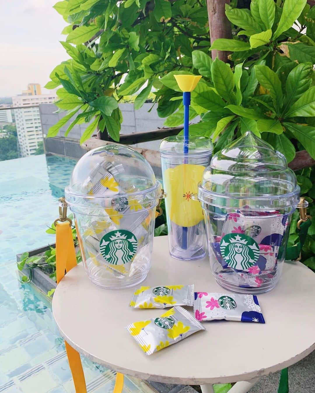 松本未夢さんのインスタグラム写真 - (松本未夢Instagram)「@starbucksthailand #drinkware #collection 🌼 . . ストローにシリコンタイプの可愛いお花のキャップがついてるタンブラー🌼 . ストローにフタをつけるって発想すごくない？😍✨感激✨ . . . #starbucks #starbuckscoffee #starbuckstumbler #newcollection #cute #スタバ #タンブラー #すたーばっくす #タイ」7月12日 13時40分 - miiimuuu_chan