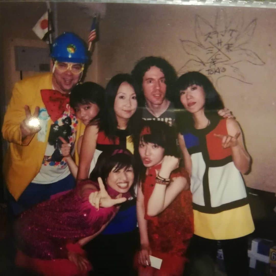Ritsukoさんのインスタグラム写真 - (RitsukoInstagram)「京阪GIRLで、少年ナイフの712 Day Party2002にゲスト出演させてもらったときの。もう1組のゲストがbloodthirsty butchersやし、司会はマーティ・フリードマンやしいろいろ凄かったなー。ドラムは今は亡きチャイナさんこと西浦真奈さん。ナイフの歴史の中で、対バンして、サポートしてメンバーなった稀有な経験をした私。 #712dayの思い出 #712dayparty #京阪GIRL #少年ナイフ #マーティ・フリードマン」7月12日 14時13分 - litsuko721