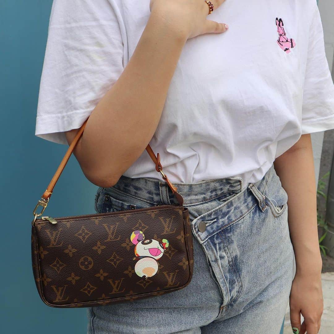 Vintage Brand Boutique AMOREさんのインスタグラム写真 - (Vintage Brand Boutique AMOREInstagram)「Louis Vuitton ×Takashi Murakami Panda Pochette Accessories  AMORE meets LV x MURAKAMI  POPUP Store at AMORE Gentleman July 1st - 29th.  This item is available at the store and online. Please DM us if you would like to know more information.  Free Shipping Worldwide✈️ ≫ ≫ ≫✉️ info@amorevintagetokyo.com  #AMOREmeetsLVxMURAKAMI #村上隆 #ヴィンテージ #ルイヴィトン  #ヴィンテージルイヴィトン #ヴィンテージブランドブティック #アモーレ #アモーレトーキョー #表参道 #青山 #東京 #louisvuitton #takashimurakami #murakamitakashi #vintage #vintagelouisvuitton #louisvuittonvintage #amoretokyo  #amorevintage #vintageshop #amoregentlman #アモーレジェントルマン #popupstore」7月12日 14時23分 - amore_tokyo