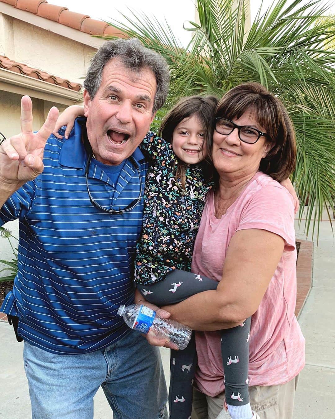 のインスタグラム：「When your cute parents/most amazing and fun grandparents take your kiddo for the weekend during quarantine. 🥳🙌🏽」
