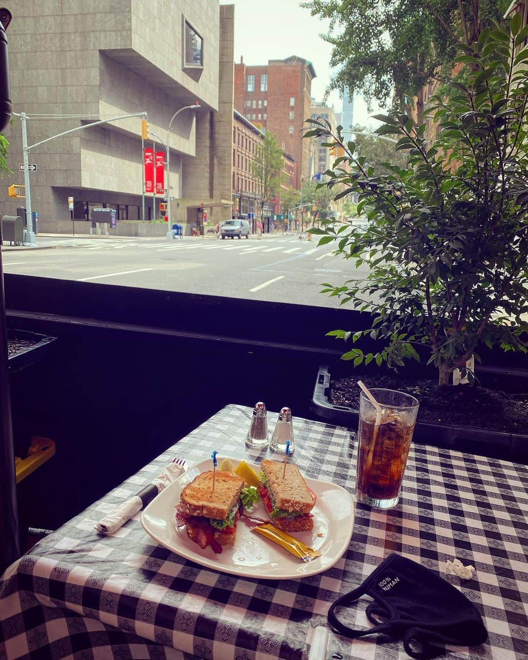 デレク・ブラスバーグさんのインスタグラム写真 - (デレク・ブラスバーグInstagram)「🥤🥪🏙👌」7月12日 6時06分 - derekblasberg