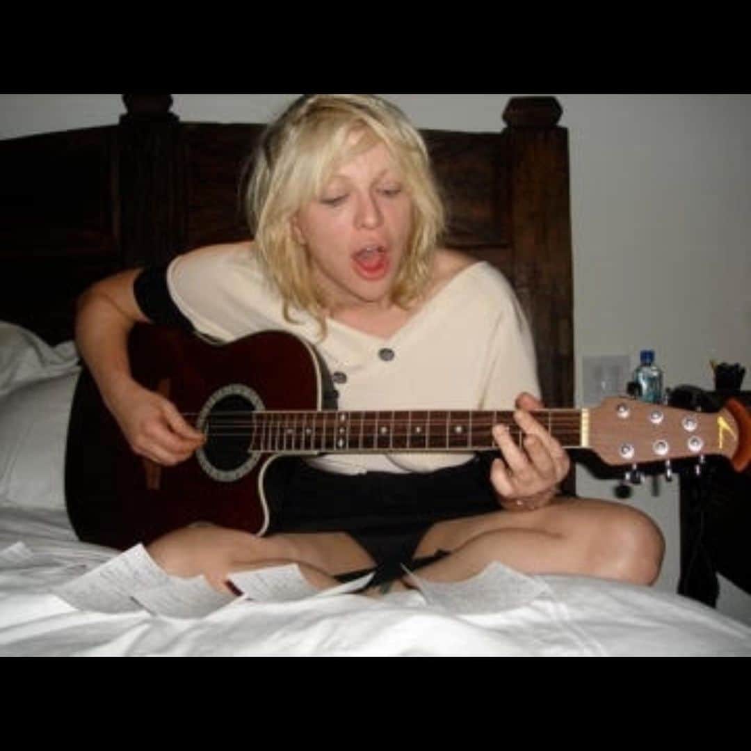ブレット・ラトナーさんのインスタグラム写真 - (ブレット・ラトナーInstagram)「Happy birthday to @courtneylove the most beautiful, talented, intelligent, gorgeous, sexy, loving, big hearted person I have ever met in my life! The best person  I could ever have as a friend who knows, as few do, the true meaning of loyalty and friendship. Courtney is a true original! One day at a party I was giving @hilhavenlodge Courtney asked me if she could borrow a pen and paper. I didn’t see her for hours and at the end of the night after everyone left I found Courtney in my bedroom on the floor writing a song! She asked if I wanted to hear it that she was almost done. She said she couldn’t deal with all the posers and sycophants and got inspired and decided to write. When I asked her what it was about she said YOU! Courtney never pulls any punches and always speaks her mind. I didn’t believe her but I was still very flattered except when I heard the title I thought maybe I shouldn’t be? It’s called STAND UP MOTHERF___ER! Was I the MotherF___er? The song was brilliant and deep and a I thought a little angry but Courtney also screams all her lyrics so i could of been wrong but it was also so emotional and insightful..... but also an incredible expression and observation of my world at that time. Courtney really is a genius and one of the smartest people I ever met! She is an artist, a tough girl with a soft heart, an entertainer, a Star in her own right, and a woman who brings out the best in others and an all around beautiful spirit. She is my kindred spirit. I love you so much Courtney, HAPPY BIRTHDAY. These photos are from that very night.」7月12日 6時11分 - brettrat