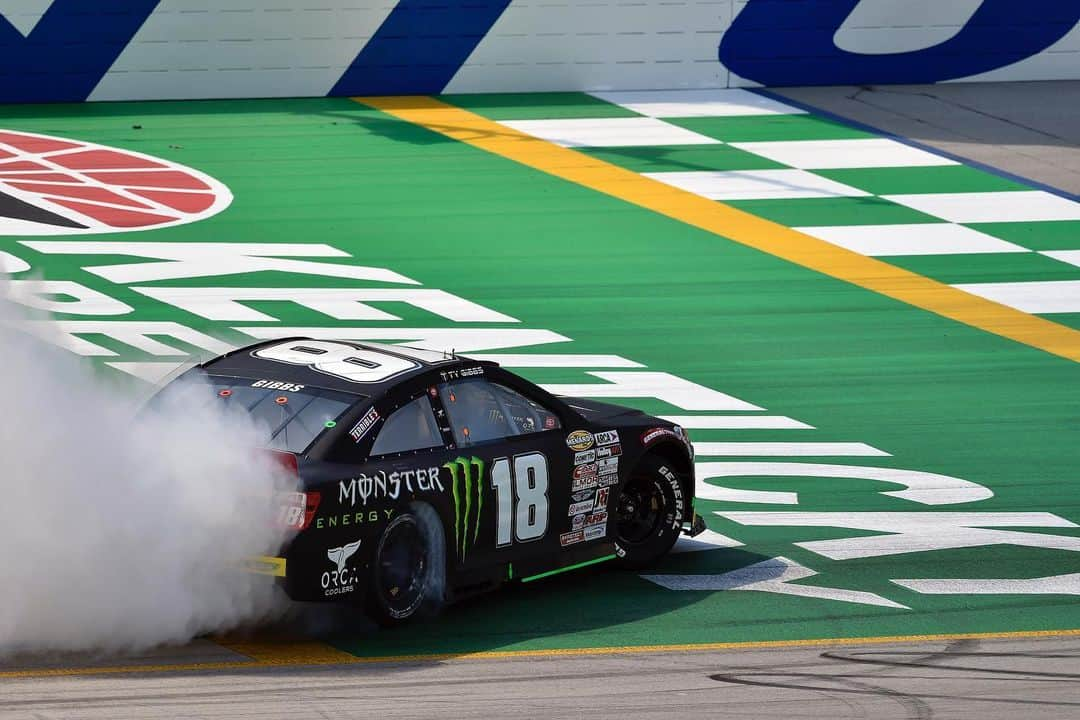 モンスターエナジーさんのインスタグラム写真 - (モンスターエナジーInstagram)「@tygibbs_ battles it out at Kentucky Speedway for another 🏁!! Congratulations Ty 👏 ⠀⠀⠀⠀⠀⠀⠀ @joegibbsracing #ARCAMenards #Racing #Motorsports #MonsterEnergy」7月12日 6時42分 - monsterenergy