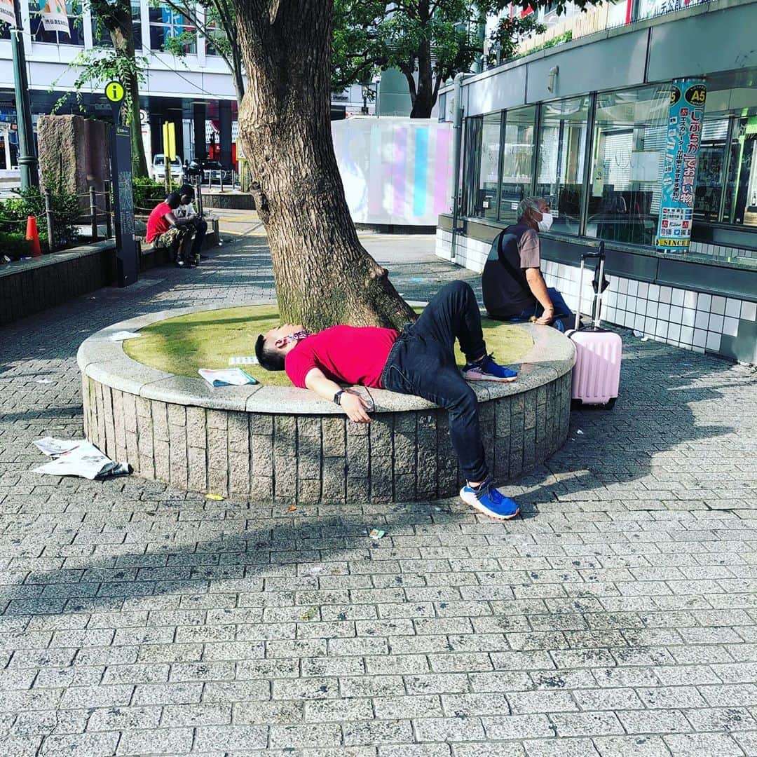 のインスタグラム：「Matrix?? Are we back to normal?? #summer #2020 #tokyo #shibuya #shibuyameltdown #sturgillsimpson #onmywaytowork #covid19 #staysafe #wearmask」