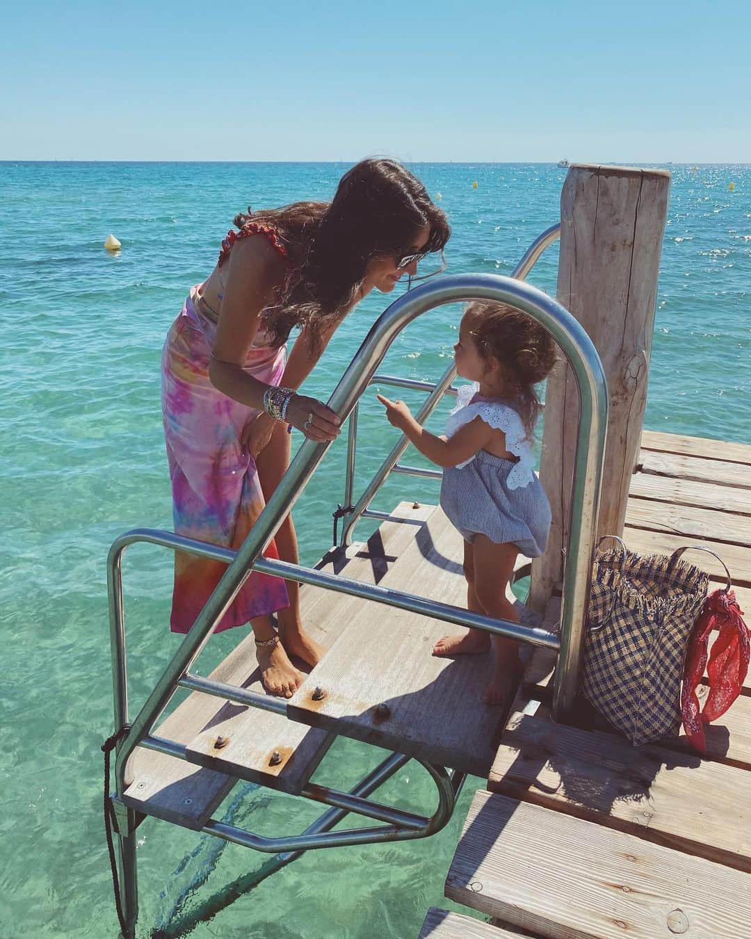 ダニジョーのインスタグラム：「Little moments of love 💕」