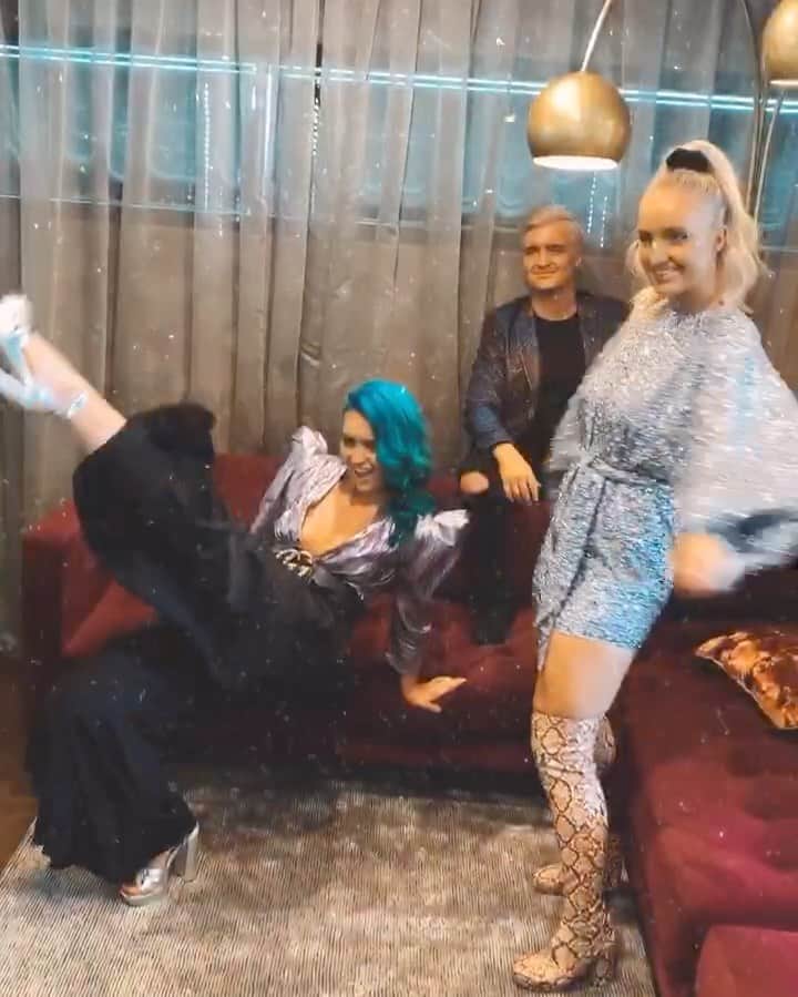 シェパードのインスタグラム：「“Influencers in the wild” 😂 George: *internally screams*」