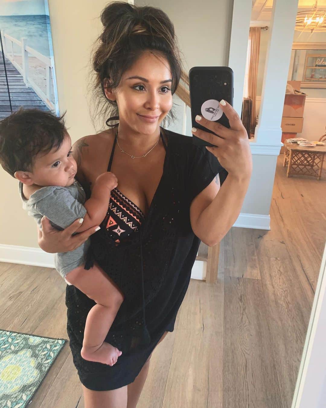 ニコール・ ポリッツィのインスタグラム：「At the end of the day, my most important title is MAWMA. 🙏🏽」