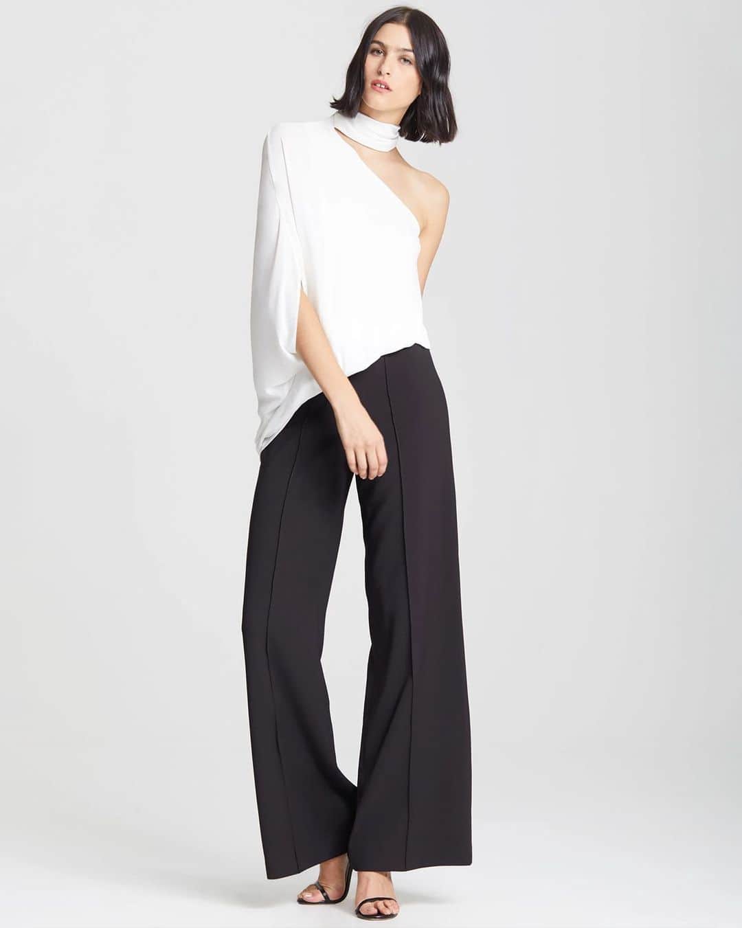 ホルストンのインスタグラム：「We know you’ve been waiting for this... Our New Arrivals are here. Browse and Shop our latest at Halston.com ✨」