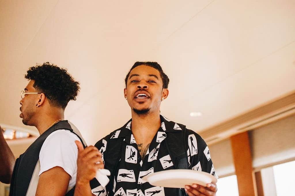タイラー・ユリスのインスタグラム：「Everybody Eats 🤞🏾❤️ #StayRighteous」
