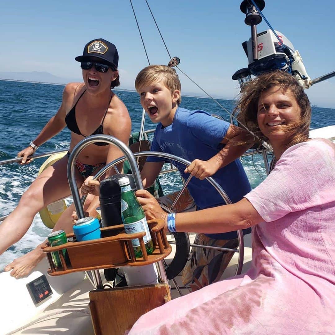 コートニー・コンローグさんのインスタグラム写真 - (コートニー・コンローグInstagram)「Ahoy! Sailing the seas with @meganloftusvenice @will._.cr Will watch out for that buoy!」7月12日 8時08分 - courtneyconlogue