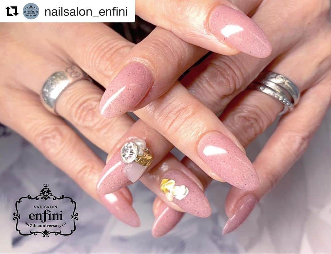 initygel_officialさんのインスタグラム写真 - (initygel_officialInstagram)「#Repost @nailsalon_enfini with @get_repost ・・・ pink lagoon* 新色スターサンドコレクションのSS-06G/ピンクラグーン  もうすぐ発売です♪ 7/6début  #nail#gelnail#nailart#ネイル#ネイルアート#ジェルネイル#ジェルアート#ネイルデザイン#手描きアート#ジェル#美甲#指甲#ネイルサロン#nailsalon#instanail#札幌#enfini#アンフィニ#젤네일#네일#大人ネイル#nailist#オフィスネイル#トレンドネイル#春ネイル#initygel #アイニティジェル#夏ネイル#サンドジェル」7月12日 8時51分 - initygel_official