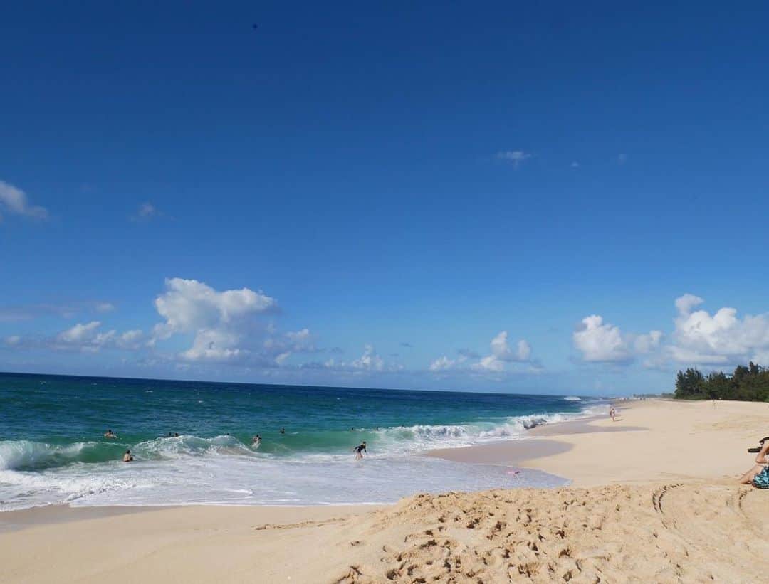 一木美里さんのインスタグラム写真 - (一木美里Instagram)「𝐵𝑒𝑠𝑡𝐸𝑠𝑐𝑎𝑝𝑒 #MillyHawaii 🌴﻿ ﻿ 突然、ものすごーくハワイに行きたくなった😂﻿ 海と空が恋しい🏖✨✨✨﻿ ﻿ #keIkibeach #Hawaii #beach #beautifuldestinations #水着コーデ #ハワイ #女子旅 #swimwear #思い出﻿」7月12日 9時20分 - misato_ichiki