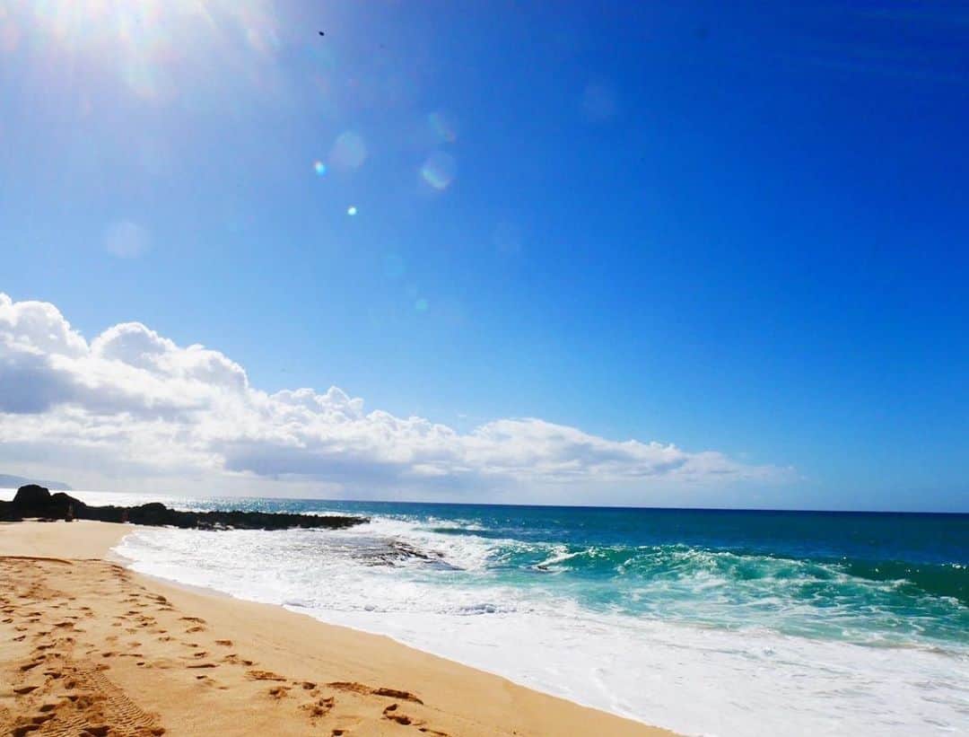 一木美里さんのインスタグラム写真 - (一木美里Instagram)「𝐵𝑒𝑠𝑡𝐸𝑠𝑐𝑎𝑝𝑒 #MillyHawaii 🌴﻿ ﻿ 突然、ものすごーくハワイに行きたくなった😂﻿ 海と空が恋しい🏖✨✨✨﻿ ﻿ #keIkibeach #Hawaii #beach #beautifuldestinations #水着コーデ #ハワイ #女子旅 #swimwear #思い出﻿」7月12日 9時20分 - misato_ichiki