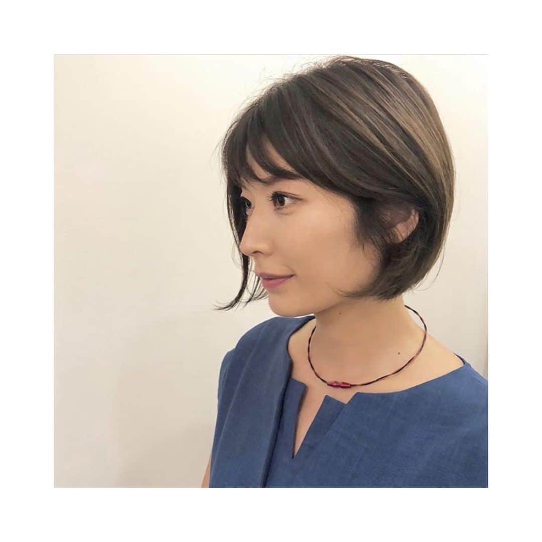 西谷綾子のインスタグラム：「✴︎ 5.6年ぶり⁉︎に前髪つくった💛  前髪を薄くつくる #薄めバング にしてみたよ💇‍♀️✨ カラーは【グレージュカラー】透明感あり☺️  いつもざっくりイメージを伝えて @takada_koh 高田さんにお任せ〜🥰  @regilo_omotesando  スタッフの皆さん、いつも明るくて優しくて面白い❣️ アットホームな空間で落ち着く💓 居心地良い〜😊 #レジーロ #高田hair #regilo #いつもありがとうございます」