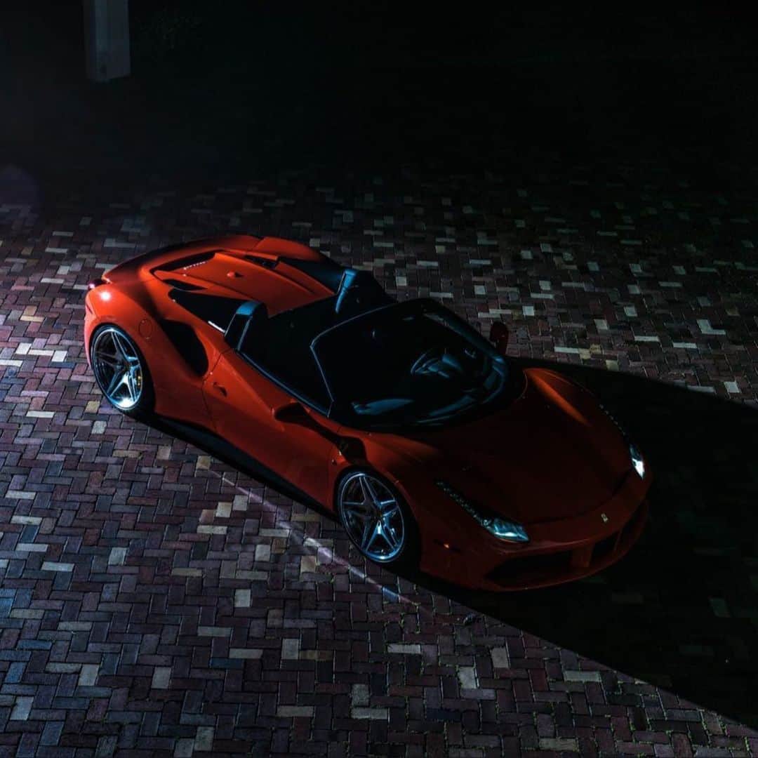 CARLiFESTYLEさんのインスタグラム写真 - (CARLiFESTYLEInstagram)「Ferrari 488 on @velosdesignwerks wheels. What do you think? #carlifestyle @carswatchesnmore #488」7月12日 9時16分 - carlifestyle