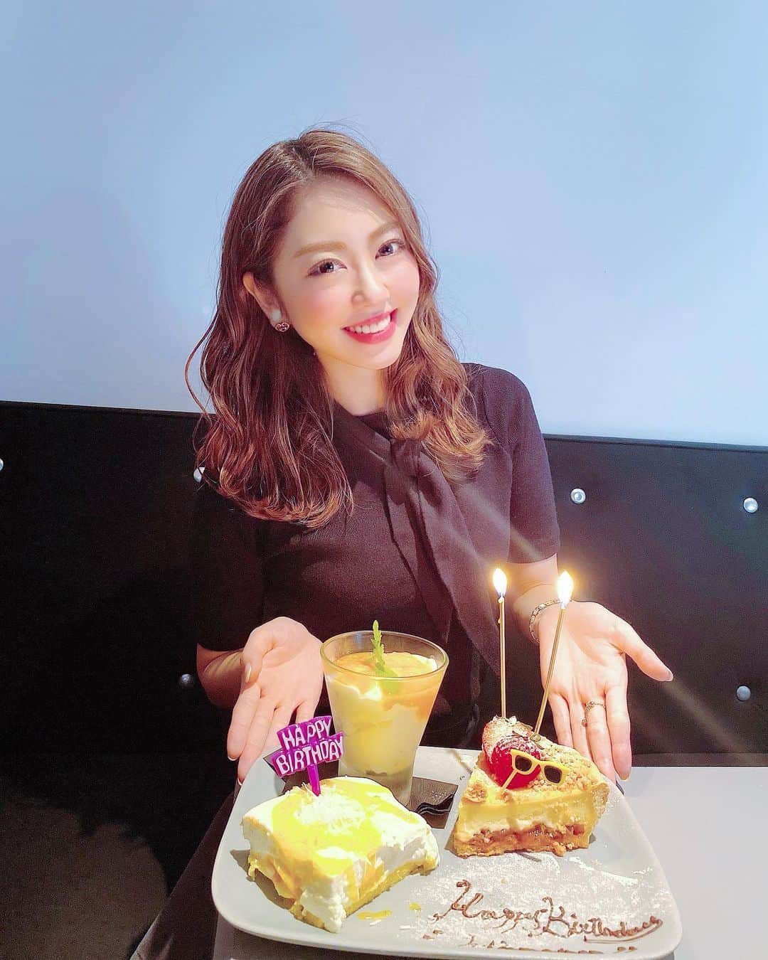 小山ひかるさんのインスタグラム写真 - (小山ひかるInstagram)「ここのケーキ とっても美味しかった❤️❤️ . 最近スイーツ食べまくってるから 絶対太ったけど、 幸せ太りだからよしとしよう🙆‍♀️✨笑 . . #お誕生日 #祝い #ありがとう #幸せすぎる #birthday #mybirthday #thankyou #マーサーブランチ #マーサーブランチ銀座 #lunch #女子会 #銀座 #ginza #mercerbrunch #happy #smile #スイーツ #ケーキ #バースデープレート #cake #birthdayplate」7月12日 15時01分 - hikaru_kym