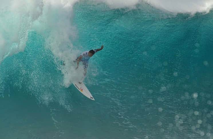 ミシェル・ボレーズのインスタグラム：「The pipeline 📷 @brad_liber_photography」