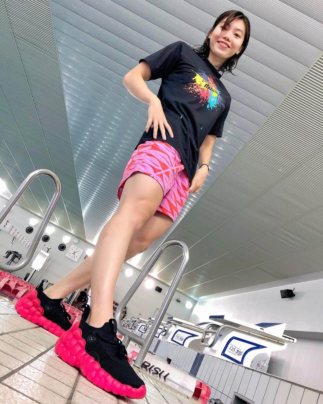 青木玲緒樹のインスタグラム：「‪7/1に発売された『MIZUNO ENERZY』👟💓  MIZUNO ENERZYとは、ミズノ史上最高のエナジーリターン素材になります。接着時の柔らかさを高めると同時に効率的にパワーを発揮する”エナジーリターン性能”が高い新ミッドソール素材です。  ぜひ、体感してみて下さい❣️   #MIZUNOENERZY　‬ ‪#THEMIZUNOENERZY‬」
