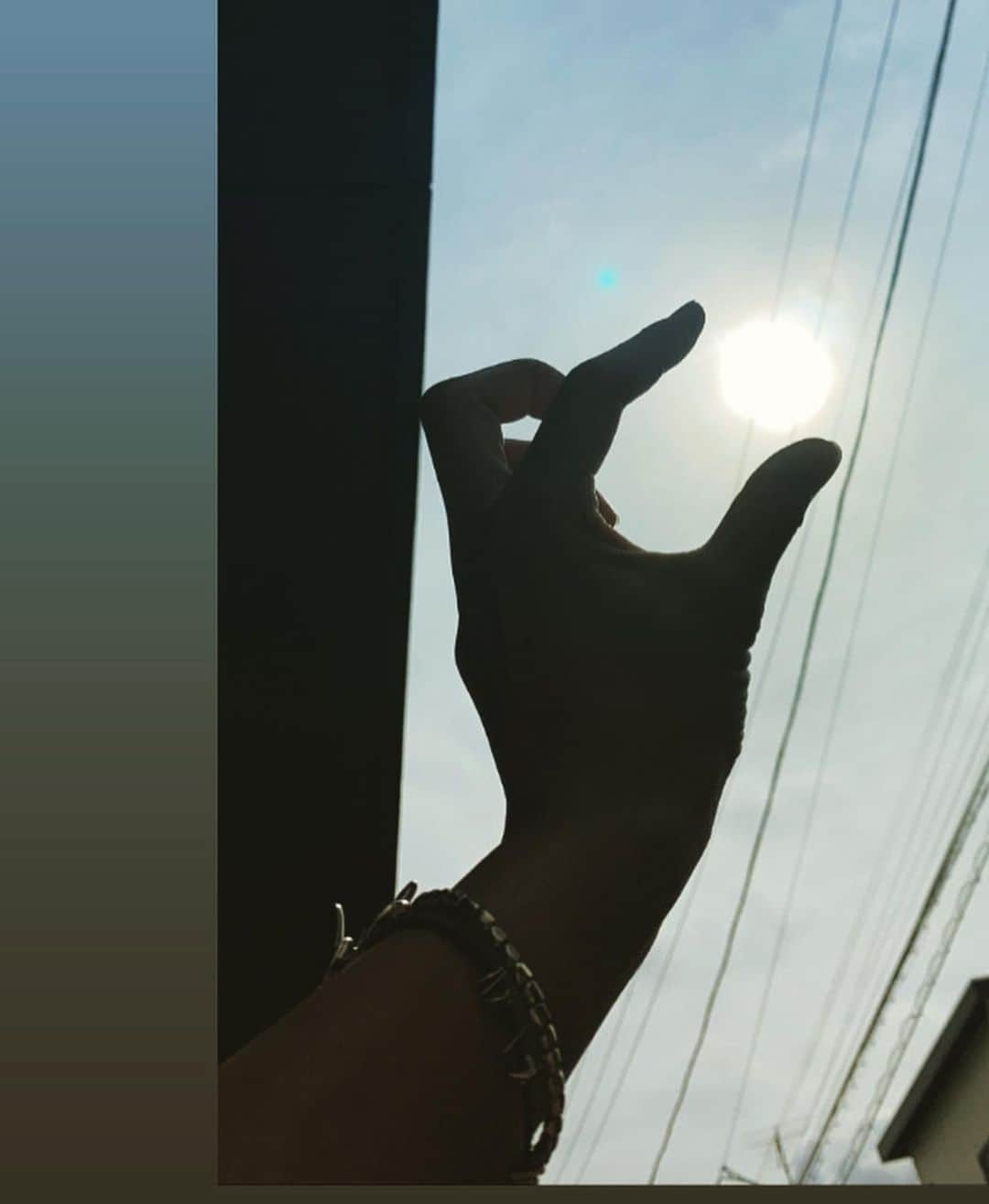 西山茉希さんのインスタグラム写真 - (西山茉希Instagram)「掴みにいってみた。 掴んでみた。  こぉ見えた朝。 なんかいい朝。  #幸あり #幸あれ #🐉  龍神さんの朝ごはん。」7月12日 10時22分 - maki.nshiyama50