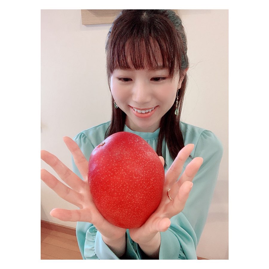 のインスタグラム：「【鹿児島県知事選挙】 「投票行ってマンゴー」の今日🥭 (投票とマンゴーは全く関係ないです笑) とっても甘くてジューシーでした。  今日は鹿児島県知事選挙の投開票日ですね。 豪雨やコロナで行くことができない方も いらっしゃると思いますが、行ける方は投票所へ。 MBCの選挙特番も是非。 .」