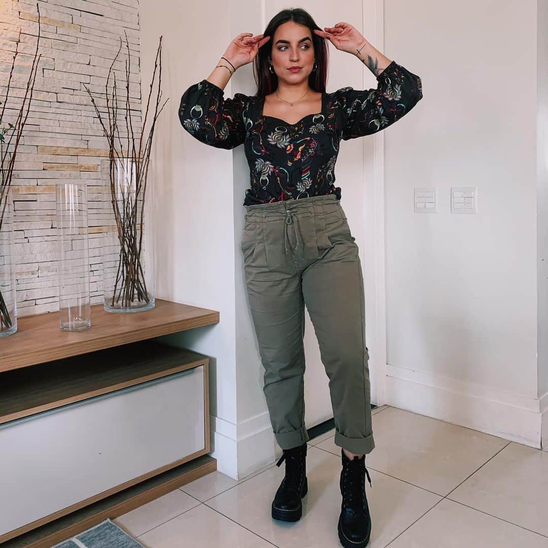 Bruna Unzuetaのインスタグラム：「Vai pa onde? kkk a gnt se troca pra tirar foto, né? Look @cordoce e coturno @louthshoes 🤍」