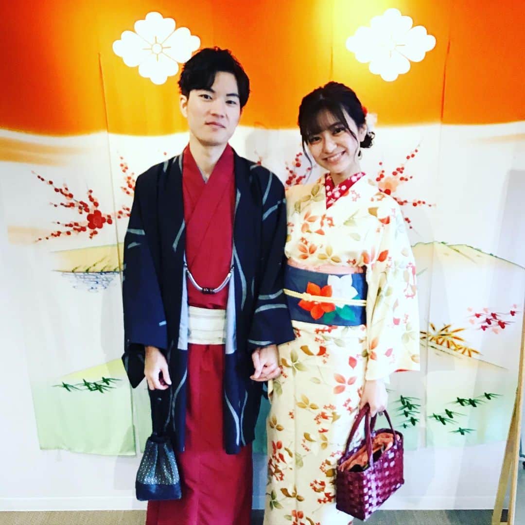 金沢着物レンタルshop心結〜kokoyui〜のインスタグラム：「可愛い❤️ 仲良しカップル様です😊　金沢を楽しんで来てください😆 。 。 。  #金沢観光 #金沢着物 #金沢ランチ #金沢グルメ #撮影 #兼六園 #東茶屋街 #21世紀美術館 #着物ヘア #ヘアセット #和服 #着物 #レトロ着物 #アンティーク着物 #着物女子 #着物コーディネート#きもの  #kimono #kimonorental #kimonostyle #kimonogirl #japanesekimono #和服體驗  -----*----*------*-----*----*-------- @kokoyui_kimono  ⚫︎金沢駅前 着物レンタル心結(ここゆい)  ⚫︎営業時間 : 9:00〜18:00 ⚫︎address : 金沢市本町1-3-39 ⚫︎tell : 076-221-7799 ⚫︎金沢駅から徒歩5分  ⚫︎コインパーキング補助  @kokoyui_furisode #成人式 #卒業式 #振袖 #結婚式 @kokoyui753 #お宮参り#七五三」