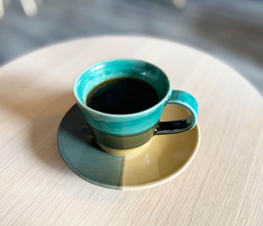 佐野優子のインスタグラム：「. 日曜日の朝☕️◟̆◞̆ ❁ . . 早く平和な日常に戻ります様に…。 . . #フレーバーコーヒー #hazelnutcoffee」