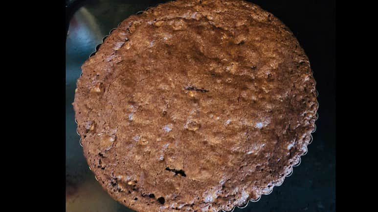 平野ジェニファーさんのインスタグラム写真 - (平野ジェニファーInstagram)「Made a cute time lapse from baking brownies today! I needed something chocolate and these brownies did not disappoint. They are flakey on the top, crispy edges (my favorite), chewy and fudgy in the center. I added in walnuts, maple macadamia nuts and cocoa covered macadamia nuts. This is the best recipe ever @neuroticmom especially paired with the best nuts ever for that crunchy texture and taste @nutsberry.delta @delta_international_japan • • • #hungry #baking #chocolate #quarantine15 #timelapse #healthy #amazing #foodporn #golferwhoeats #fun #happy #dessert #brownies #instadaily #instagood #ifeelfat #golf #girl #love #longhair #japan #america #2020」7月12日 11時21分 - hiranojennifer