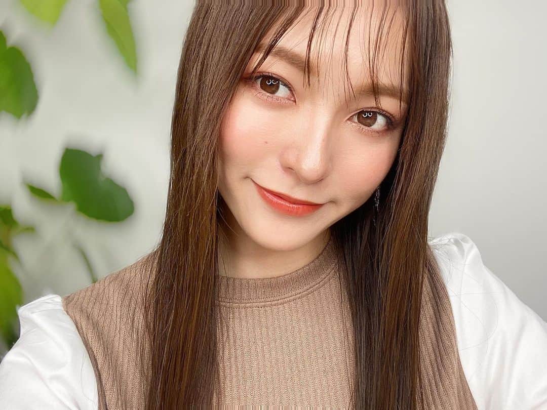 のインスタグラム：「・ 久しぶりにゆったりな日曜日😊🌈 ・ 増えすぎたコスメ、洋服を 整理しよう✨✨ ・ #happysunday」